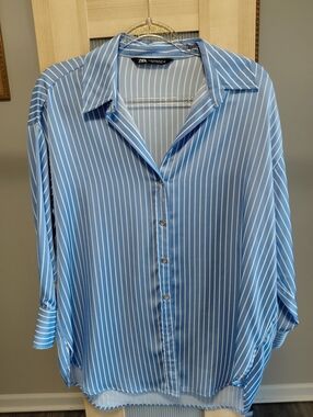 Women's Zara Blue White Striped Boyfriend Button Down Shirt